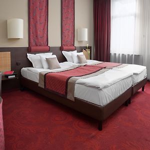 Standard Zimmer mit Kingsize-Bett